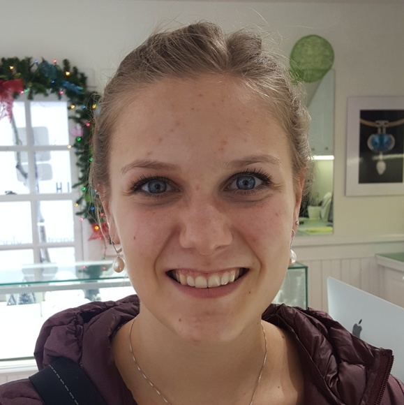 Meet your Posher, Amanda - Picture 1 of 1